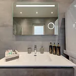 Ridge View - Beautiful With Sea Views شقة