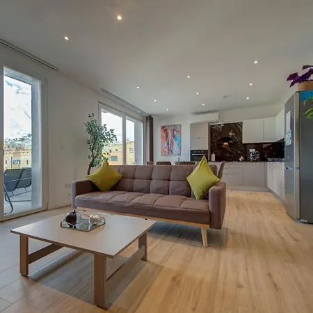 Ridge View 1 Sea View Terrace Apartment