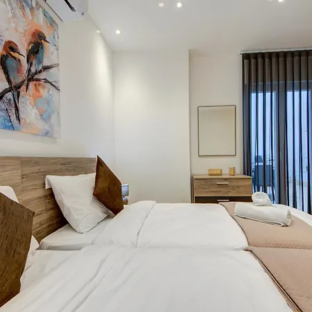 Ridge View - Beautiful With Sea Views *