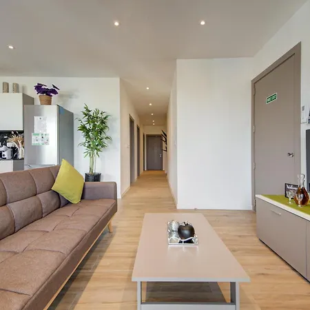 Ridge View 1 Sea View Terrace Apartment