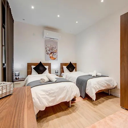 Ridge View - Beautiful With Sea Views شقة