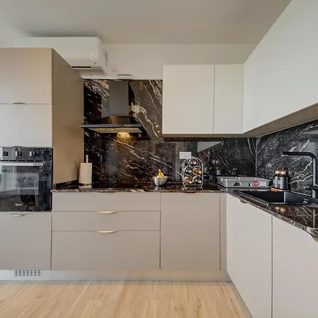 Ridge View 1 Sea View Terrace Apartment *