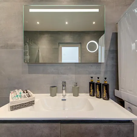 Ridge View 1 Sea View Terrace Apartment