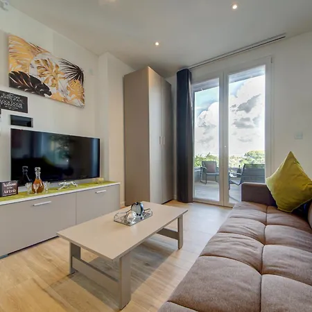 Ridge View 1 Sea View Terrace Apartment