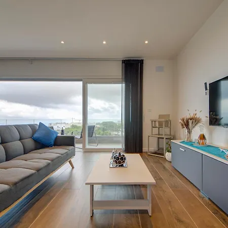Ridge View - Beautiful With Sea Views شقة