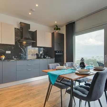 Ridge View - Beautiful With Sea Views *