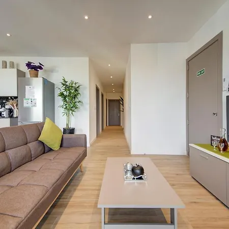 Ridge View - Beautiful With Sea Views Apartment *